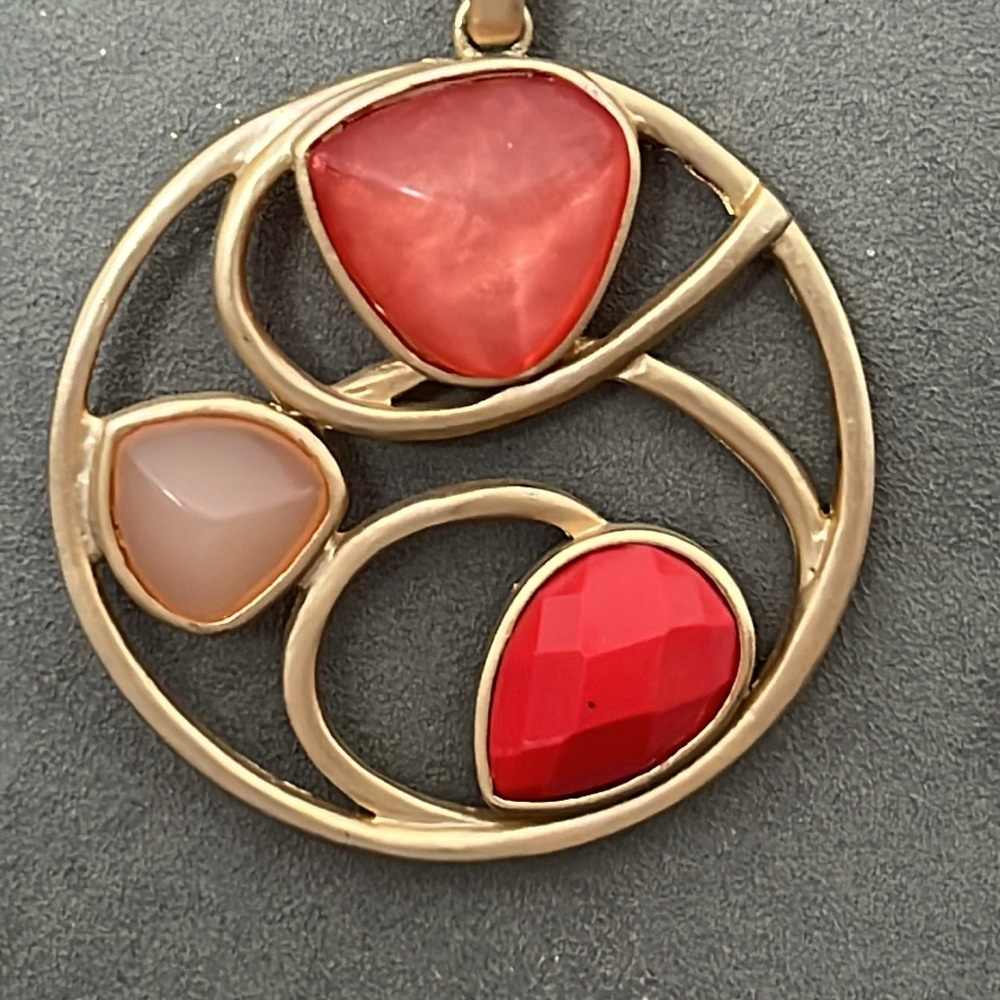 Gold Tone Necklace - Picture 2 of 5